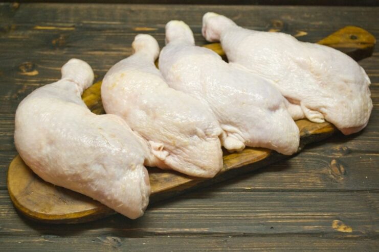 Choosing the Best Cut: Use Chicken Legs for a Juicy Curry Raw chicken legs, thighs, and drumsticks on a cutting board, ready for a curry recipe.