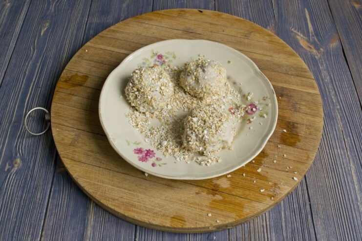 How to shape and coat cod fish cakes Hand-forming a raw cod fish cake and coating it in oat bran.