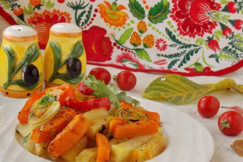 Oven-Baked Potatoes with Pumpkin and Vegetables