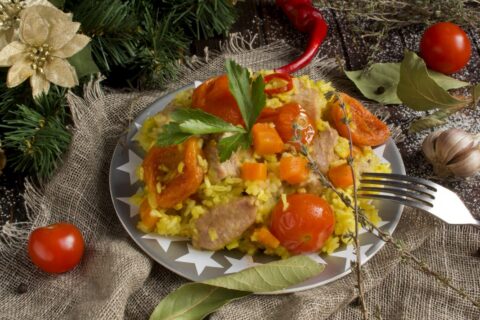 Plov iz Svininy — Pork Pilaf with Dried Apricots and Cherry Tomatoes