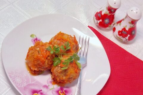 Tefteli — Meatballs Baked in Tomato Sauce