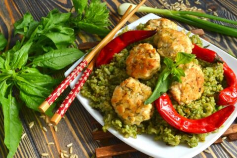 Green Rice with Meatballs