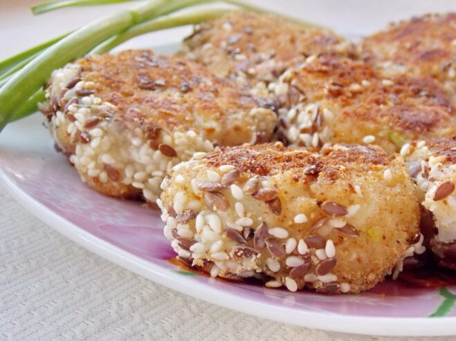 The Final Dish: Perfectly Cooked Chopped Fish Cutlets A serving plate with freshly fried, golden chopped fish fillet cutlets.