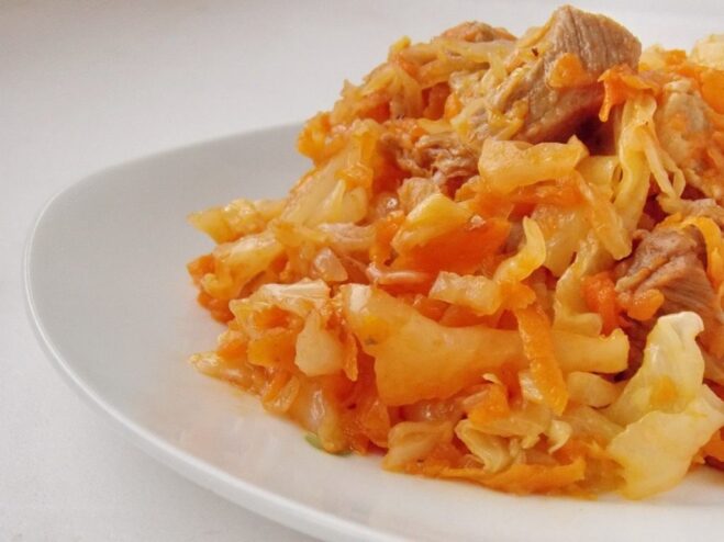 The finished dish: tender, flavorful braised cabbage with meat. A close-up of the finished braised cabbage with meat in the skillet.