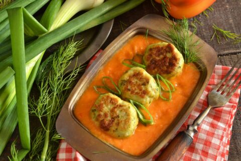 Frikadelki — Baked Meatballs with Vegetable Gravy