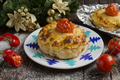 Kotlety with Topping and Cherry Tomatoes in the Oven — Russian Meat Patties
