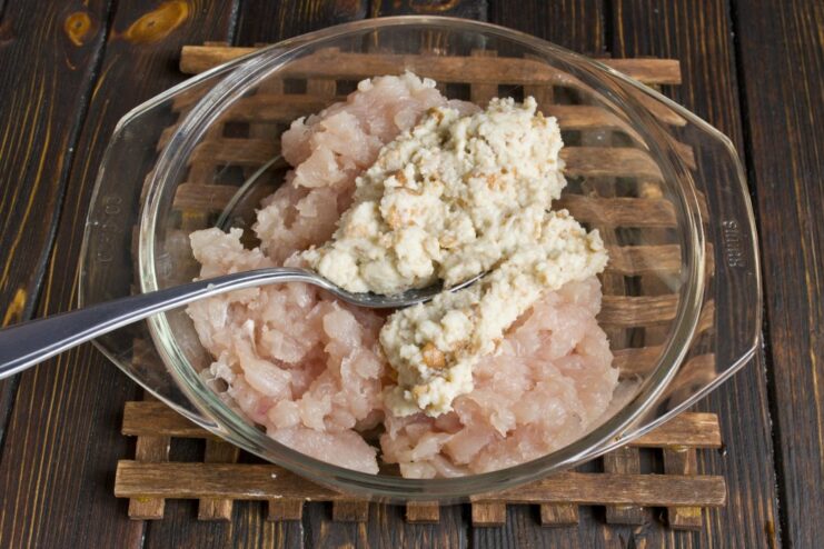 The Secret to Juicy Kotlety: Adding Milk-Soaked Bread A bowl containing minced meat and milk-soaked bread, ready to be mixed.