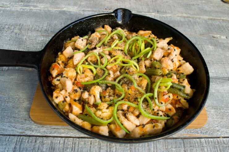 The Finished Chinese-Style Chicken and Vegetables The final dish of Chinese-style chicken with vegetables served in a bowl, ready to eat.