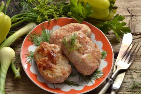 Kotlety with Bran and Bell Pepper — Russian Meat Patties