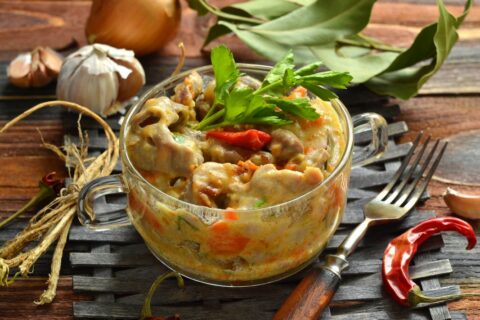 Chicken Gizzards Stewed in Sour Cream