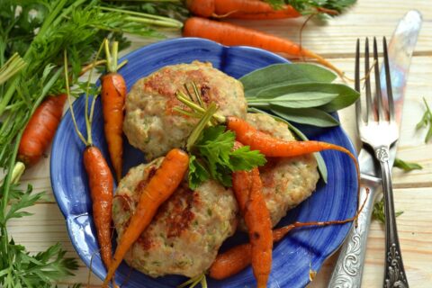Delicious Meat Patties with Rolled Oats and Vegetables