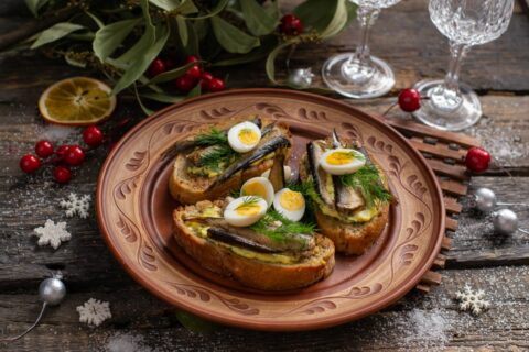 Buterbrody so Shprotami — Festive Sprat Sandwiches