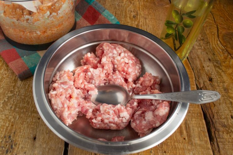 Starting with Quality Ground Meat A bowl of raw ground meat, the base for the lazy golubtsy.