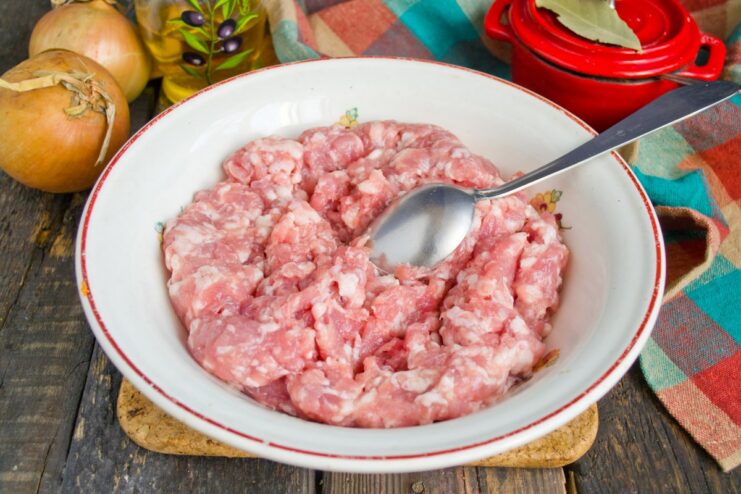 Using Chilled Minced Meat for the Filling A bowl of fresh, chilled minced meat, a mix of pork and beef, for the pepper stuffing.