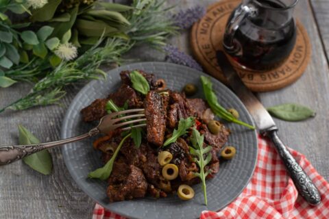 French-Style Beef with Red Wine and Borodinsky Bread