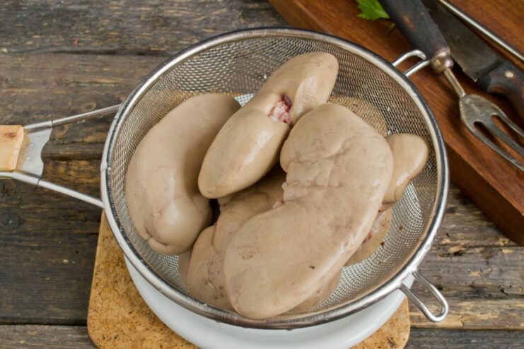 Multiple boils are the secret to perfectly clean kidneys. Pork kidneys in a pot, showing the repeated boiling process.