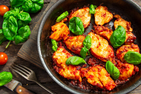 Chicken Breast in Tomato Sauce with Dates