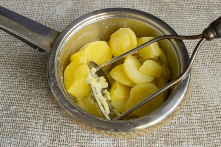 Mashed potatoes in a white bowl, the first step for making lazy varenyky dough.