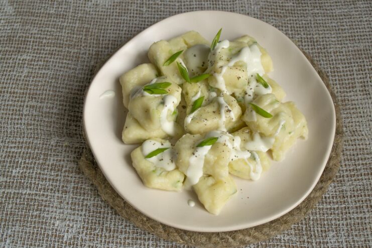A serving of lazy varenyky with potato, tvorog, and onion, ready to eat.