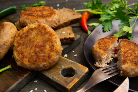 Bitochki — Russian Meat and Rice Patties