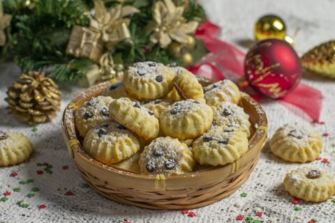Shortbread Cookies with Mayonnaise and Chocolate Chips