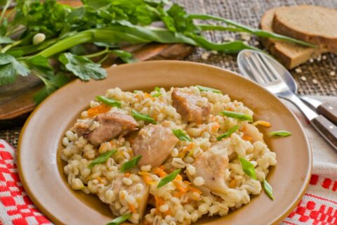 Perlovaya Kasha with Meat — Belarusian-Style Pearl Barley Pilaf
