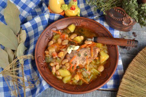 Rassolnik with Chicken and Beans — Russian Pickle Soup