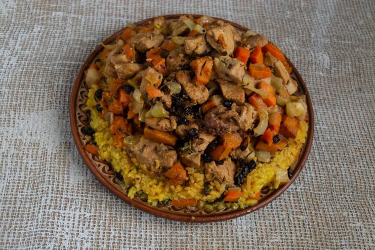 The Grand Reveal: Serving the Perfectly Layered Azerbaijani Plov The finished Azerbaijani plov inverted onto a large serving platter, showing its distinct layers.
