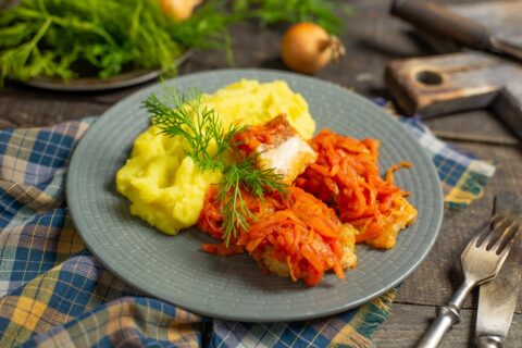 Fish in Carrot and Onion Marinade with Mashed Potatoes