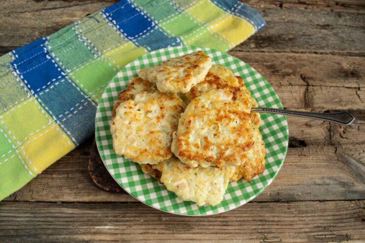 Enjoy Your Perfectly Cooked Minister-Style Chicken Cutlets A serving plate with freshly cooked, tender Minister-Style chicken cutlets, ready to be served.