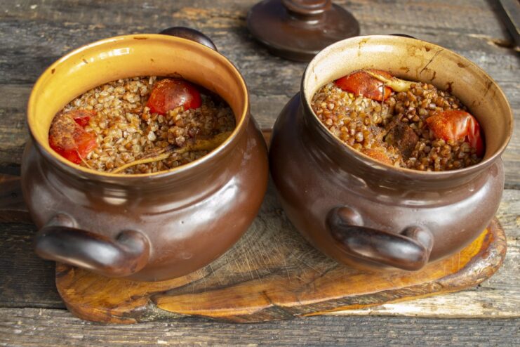 Getting the pots ready for the oven Clay pots filled with ingredients and water, ready to be placed in the oven.