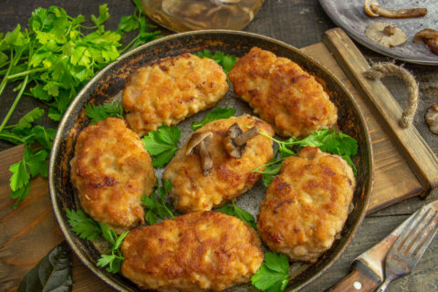 Zrazy — Breaded Meat Patties with Fried Honey Mushrooms and Onion