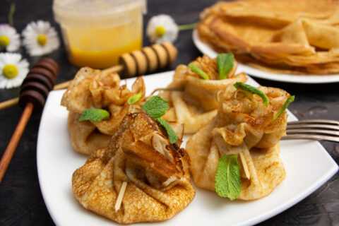 Blinchiki Pouches with Tvorog and Honey — Sweet Crêpe Purses