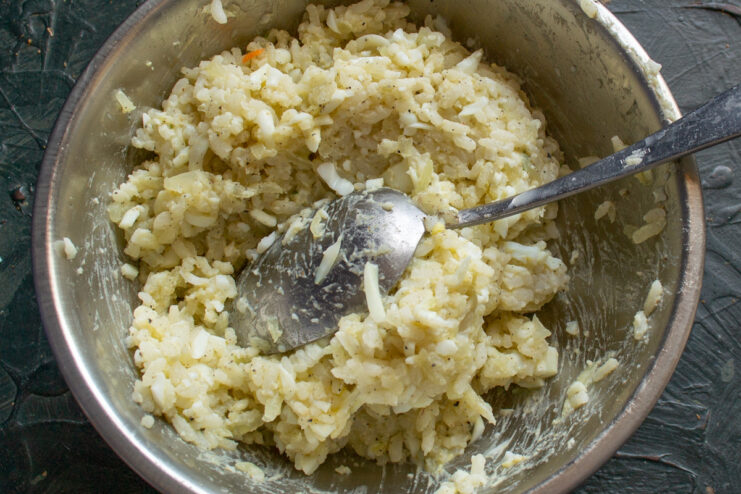 Seasoning the blinchiki filling to taste Seasoning the egg and rice filling with salt and black pepper.