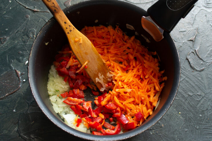 How to make the rich vegetable sauce for baking Sautéing carrots, onions, and bell peppers for the vegetable sauce.