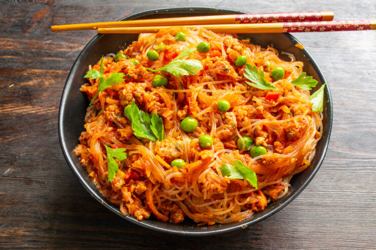 Funchoza with Meat Sauce Served Hot and Ready to Eat A close-up of the finished funchoza with meat sauce in a serving bowl.