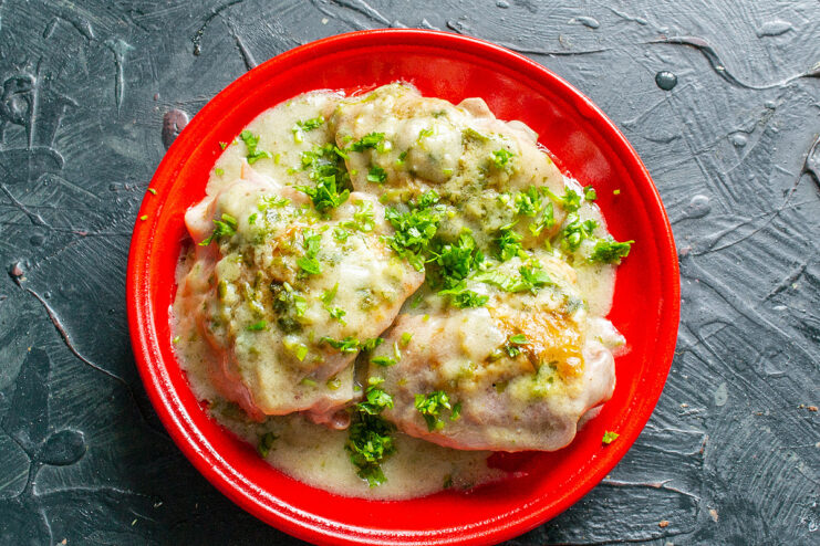 The Finished Gulchekhra Dish, Ready to Serve A serving of Gulchekhra chicken in sour cream sauce in a bowl, garnished with fresh cilantro.