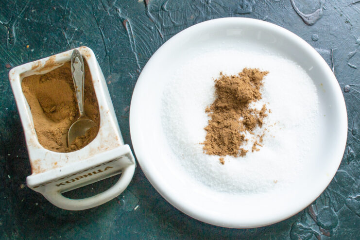 Cinnamon and sugar mixture for cookie coating A small plate with a mixture of granulated sugar and ground cinnamon.