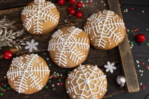 Medovye Pryaniki ‘Novogodniye’ — New Year’s Honey Gingerbread Cookies
