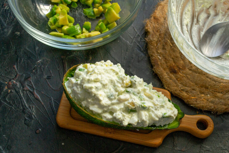 How to Stuff Avocado Halves with the Filling Filling an empty avocado skin with the creamy avocado and egg mixture.