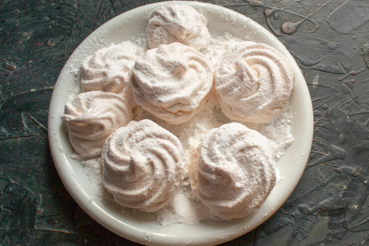 Storing the Finished Homemade Zefir Finished apple-plum zefir dusted with powdered sugar in a glass jar.