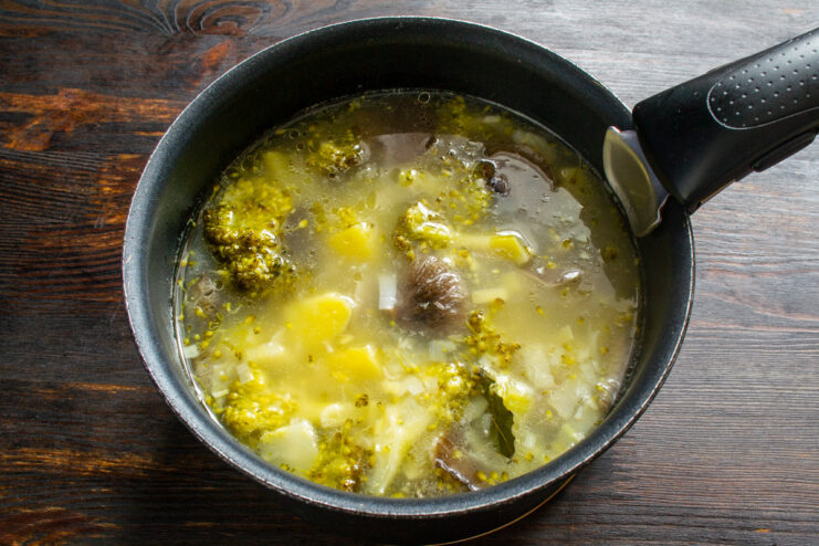 Simmering the soup: Let it gently simmer for 30 minutes to allow all the flavors to meld together. The mushroom and broccoli soup simmering gently in a pot on the stove.
