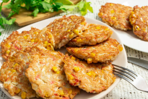 Kotlety iz Krabovykh Palochek — Crab Stick Patties with Cheese and Corn
