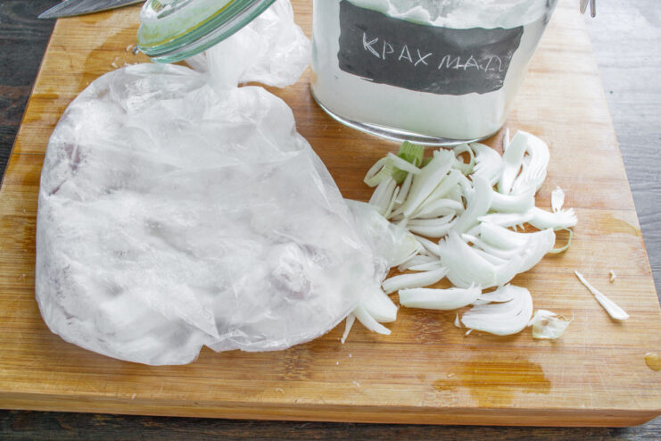 Coating Chicken in Starch for a Crispy Texture A plastic bag with chicken pieces and starch being shaken to coat the meat.