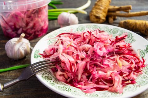 Kvashenaya Kapusta — Fermented Cabbage with Horseradish and Beets