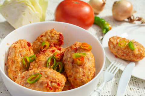 Lenivye Golubtsy — Lazy Cabbage Rolls in Tomato Sauce