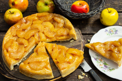Upside-Down Apple and Chocolate Liqueur Pie
