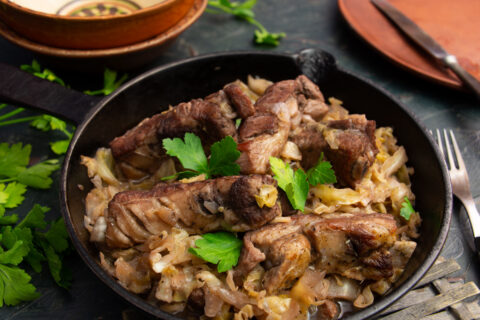 Ribs with Cabbage and Red Wine