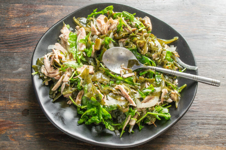 Step 8: Plating the Finished Salad The mixed seaweed and chicken salad arranged neatly on a serving plate.