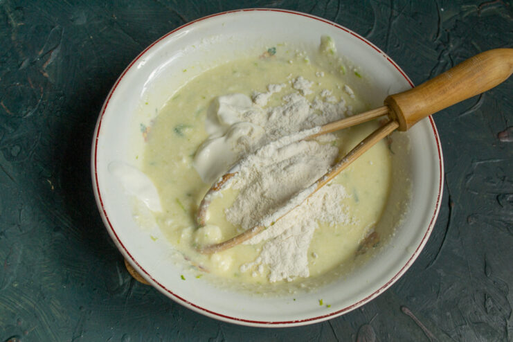 Whisking the Filling Until Smooth Whisking the cottage cheese filling in a bowl until it becomes a smooth liquid mass.